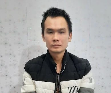 Gã thợ điện truy sát 2 đồng nghiệp từ công trình vào bệnh viện