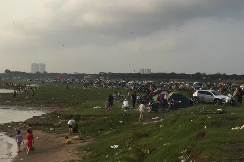 Tại phường Long Biên, Hà Nội: Ngồn ngộn nguy cơ ô nhiễm môi trường, mất an toàn tại bãi giữa sông Hồng