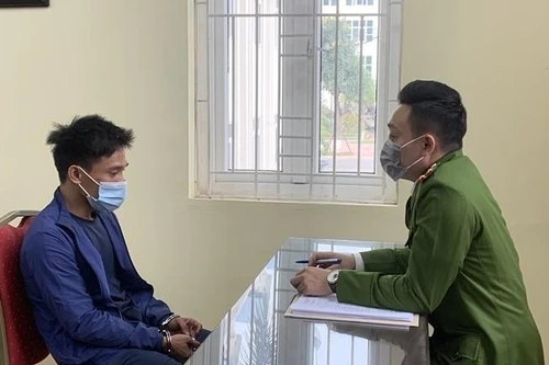 Kẻ có 2 tiền án, dùng tên giả trộm xe ô tô