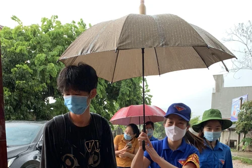 Thí sinh dự thi tốt nghiệp cấp 3 suýt lỡ dở vì…ngủ quên