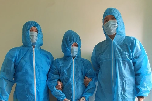 Vận động đầu thú 2 đối tượng trong đường dây vận chuyển tiền trái phép với giao dịch cả nghìn tỷ đồng