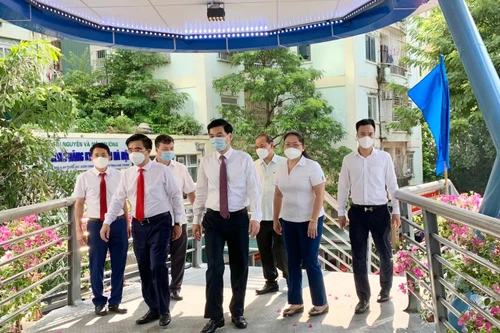 Gắn biển 2 công trình phục vụ nhu cầu thiết thực của nhân dân