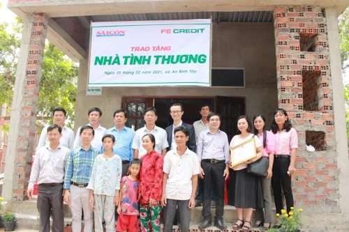 Chia sẻ với các hộ nghèo, khó khăn tại Bến Tre