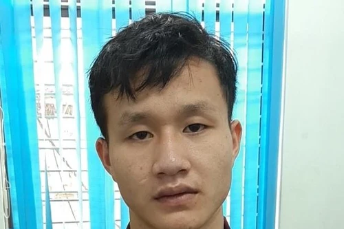 Vờ mua điện thoại, đâm trọng thương chủ cửa hàng