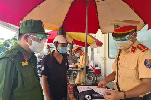 Tông gãy chân chiến sỹ Công an tại chốt kiểm soát dịch Covid