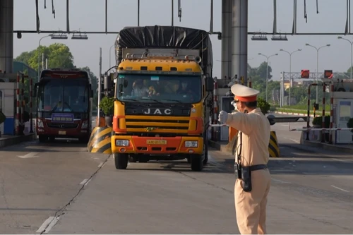 Công an Hà Nội hướng dẫn công dân chuẩn bị giấy tờ cần thiết để ra vào thành phố