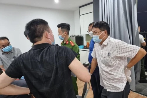 Hà Nội: Nhập cảnh trái phép, 11 người Trung Quốc cố thủ trong căn hộ chung cư