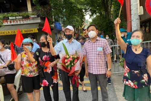 Hà Nội: Sau đỉnh điểm 53 ca F0, 1.903 công dân phường Giáp Bát vỡ òa vì kết thúc cách ly y tế