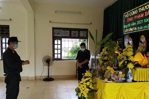 Nén nỗi thương nhớ cha, nỗ lực hoàn thành xuất sắc nhiệm vụ nơi tâm dịch Covid