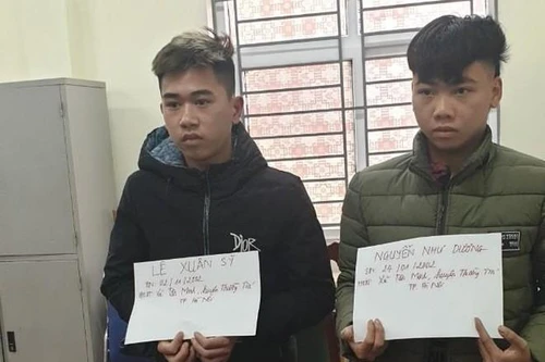 Hà Nội: Hai gã trai trả giá đắt vì mua bán pháo