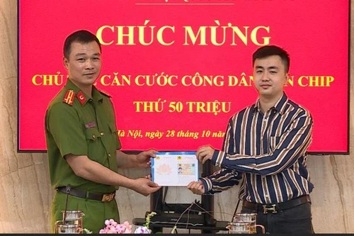 Trao thẻ Căn cước công dân thứ 50 triệu