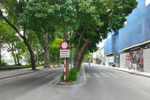 Hà Nội sáng 2-9, 'ai ở đâu thì ở đó'...