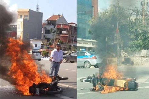 Hà Nội: Xe máy bốc cháy dữ dội, còn trơ khung sắt