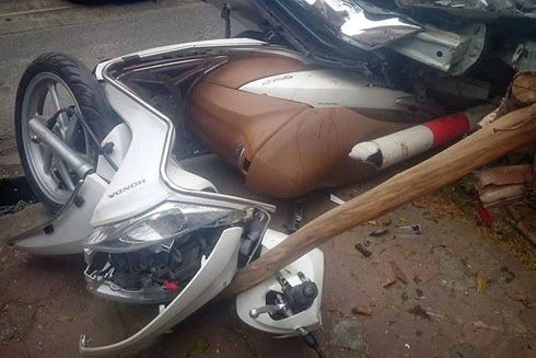 Hà Nội: Xe ô tô gây tai nạn liên hoàn, nhiều người nhập viện