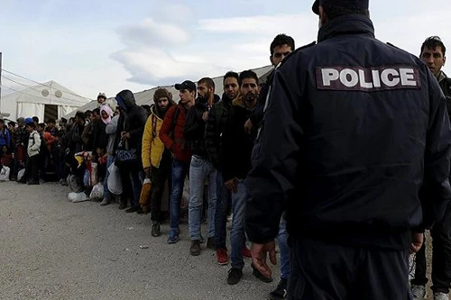 Sau vụ khủng bố Paris, Mỹ từ chối tiếp nhận người di cư Syria