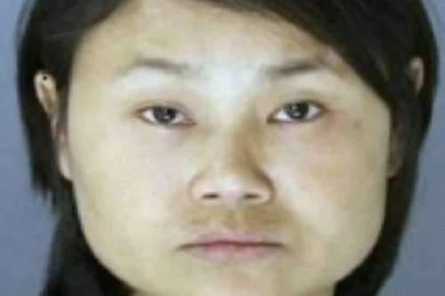 Mỹ: Mẹ giết con bằng "thuốc diệt kiến"