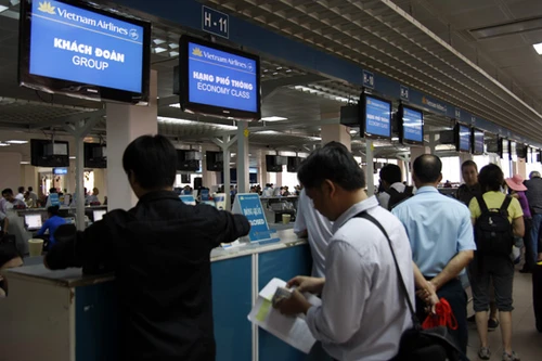 Bị phạt 7,5 triệu đồng vì dùng giấy tờ giả đi máy bay