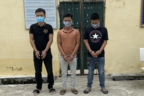 Vác dao đi 'hỗn chiến' khiến 4 người bị thương