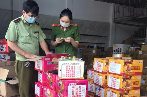 Hà Nội: Liên tiếp phát hiện nhiều điểm tập kết bánh trung thu nhập lậu