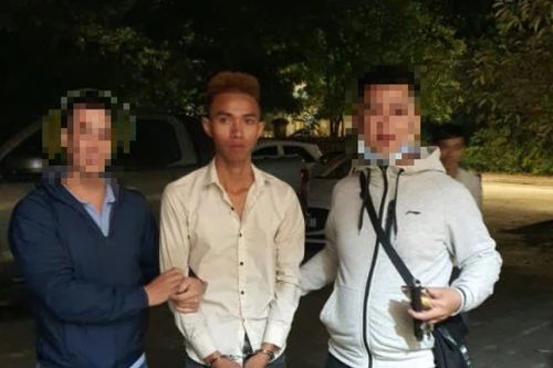 Gã trai dùng đá đập vào đầu tài xế để cướp xe máy