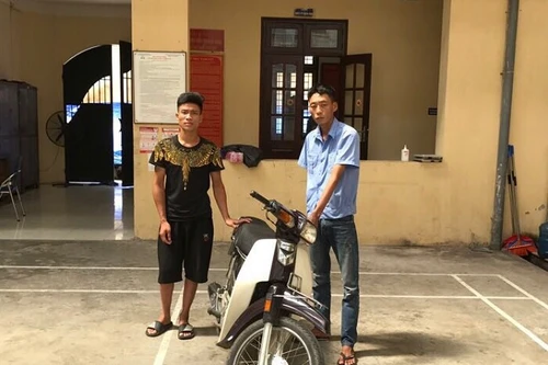 Hà Nội: Bắt hai gã trai cướp giật túi xách của người phụ nữ
