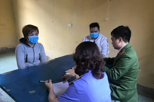 Khởi tố chủ quán bánh xèo hành hạ 2 nhân viên 