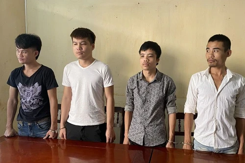 Bắt nhóm đối tượng nghiện đi đòi tiền 'bảo kê' quán nước