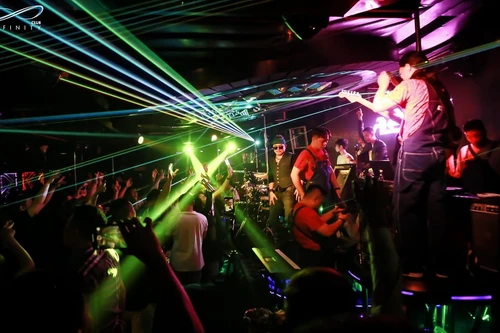 Đột kích quán bar Infinity, phát hiện 50 đối tượng dương tính với ma túy