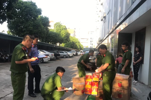 Bắt quả tang 5 đối tượng vận chuyển hơn 3,4 tấn pháo hoa trái phép