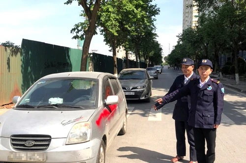 Khởi tố nhóm nhân viên bảo vệ xịt sơn hàng loạt xe ô tô ở quận Hà Đông