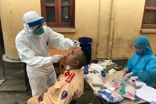 [CLIP] Lấy mẫu xét nghiệm Covid 19 cho hơn 1.000 cán bộ chiến sỹ Công an Hà Nội