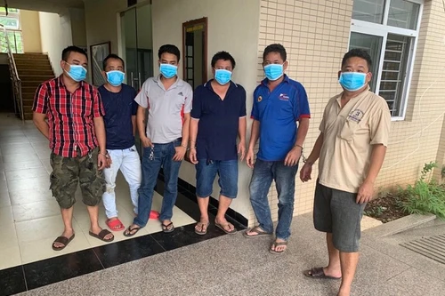 Bắt quả tang 6 đối tượng đánh bạc trong thùng xe container