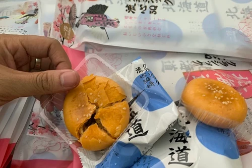 [ẢNH] Cận cảnh vụ phát hiện 10 tấn bánh trung thu, trà sữa nhập lậu