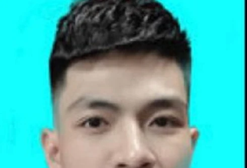 Cho rằng bị nhìn đểu, nam thanh niên vác kiếm chém đối phương