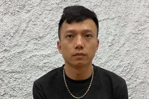 Nam thanh niên cất giấu 200 viên ma túy tổng hợp trong xe ô tô