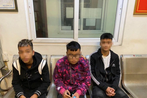 Chặn bắt nhóm thanh niên mang hung khí đi 'quyết đấu'