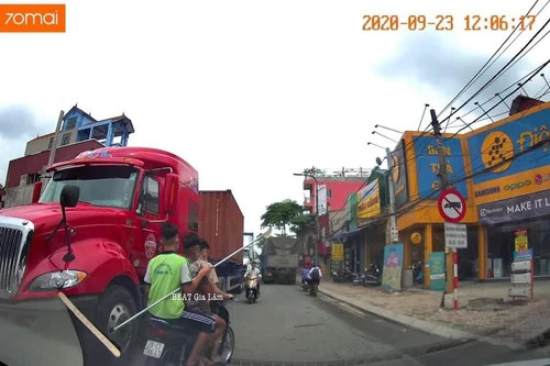 Xử lý nhóm thanh niên cầm dao phóng lợn đi đánh nhau