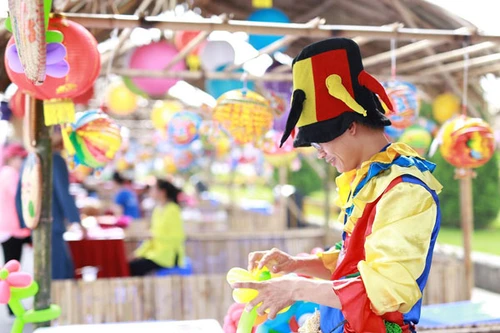 Xin một chiếc vé về miền Trung thu cổ tích