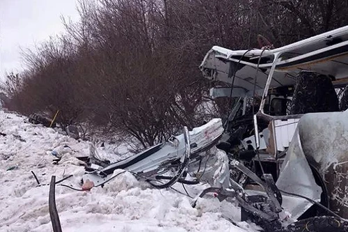 Xe buýt chở quân đâm vào xe tải làm hơn 30 lính Ukraine thương vong