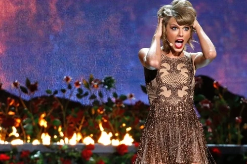 Lộ ảnh “nude” của ca sĩ Taylor Swift?
