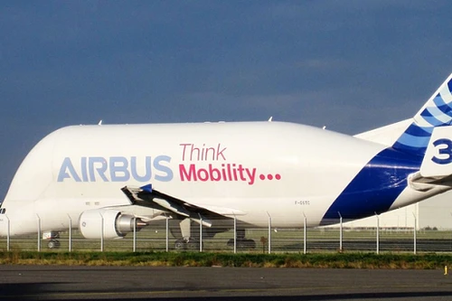 Airbus Beluga: Cá heo trắng bay trên bầu trời 