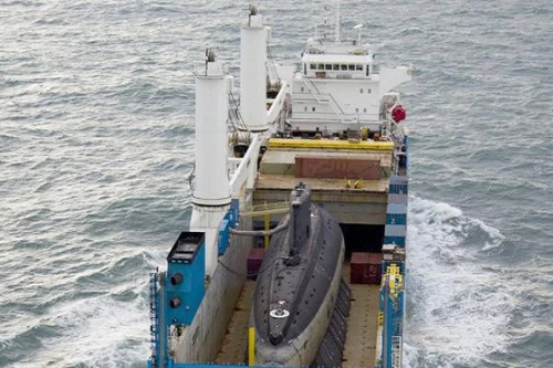 Tàu ngầm Kilo Hải Phòng rời Singapore lên đường về Cam Ranh