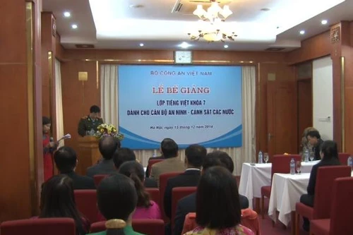 Bế giảng lớp tiếng Việt khóa 7 dành cho cán bộ an ninh, cảnh sát các nước