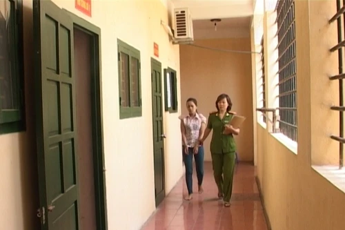 Khởi tố đối tượng môi giới mại dâm ở Sơn Tây