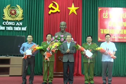 Thưởng nóng ban chuyên án khám phá vụ cướp ngân hàng BIDV tại Huế