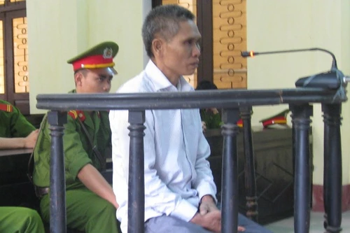 Che chắn cho con, người mẹ lĩnh trọn nhát dao oan nghiệt từ tay chồng