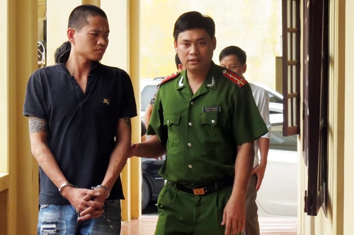 Nghi đối thủ nã đạn vào xe Lexus, giám đốc doanh nghiệp tổ chức bắt người