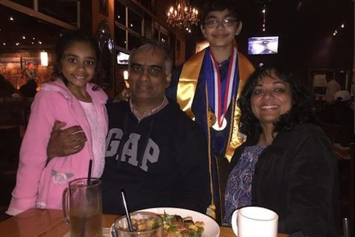 Cậu bé 11 tuổi có trong tay 3 bằng đại học