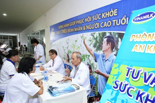 Vinamilk Sure Prevent đồng hành chăm sóc sức khỏe cho 4.000 người cao tuổi