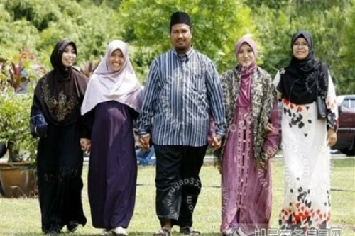 Indonesia: Đàn ông muốn "dăm thê bảy thiếp" phải đóng thuế